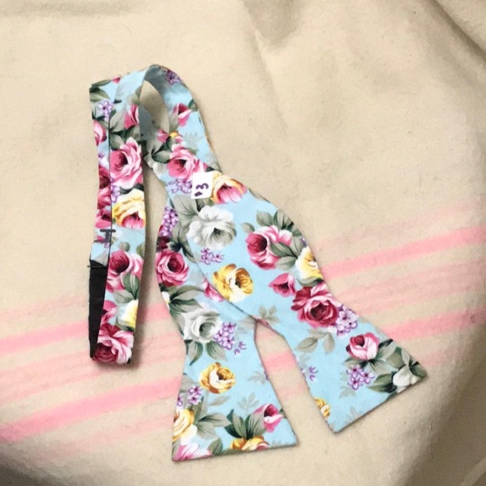 Unisex Bow Tie Floral